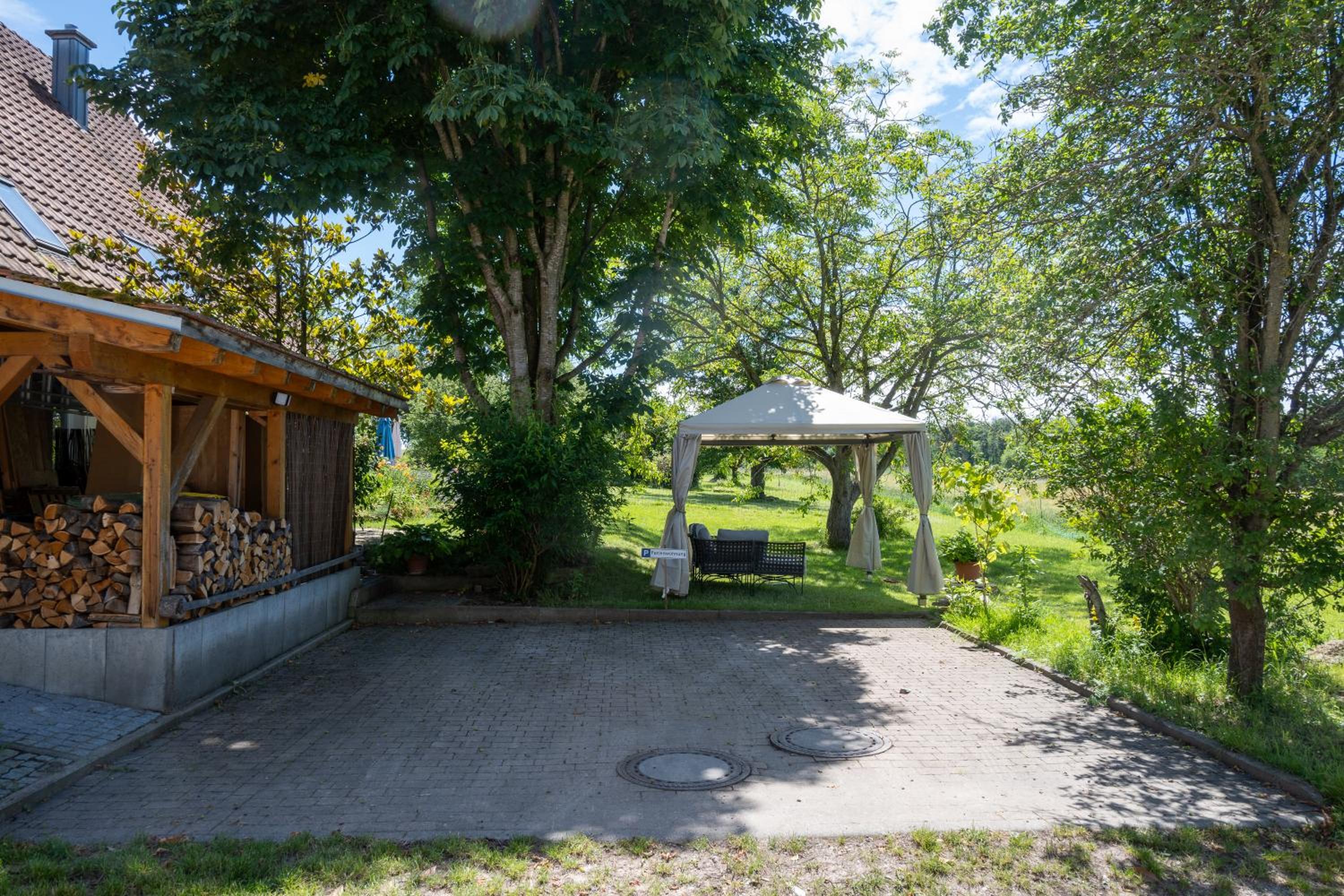 FeWo Dattingen am Dorfrand mit Parkplatz, Wlan und Kamin