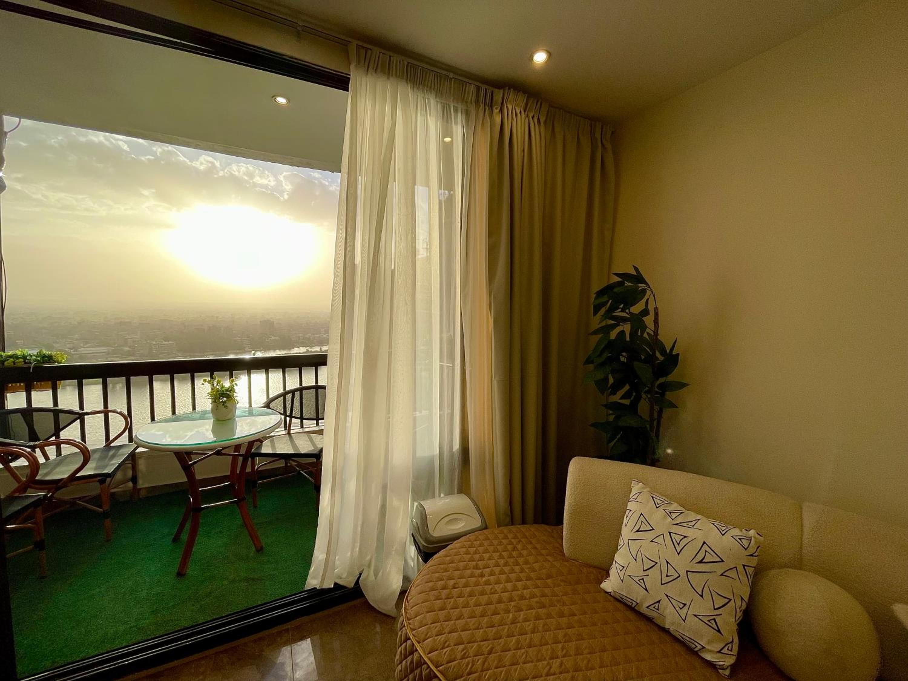 2 Bdrs Madii corniche apartment