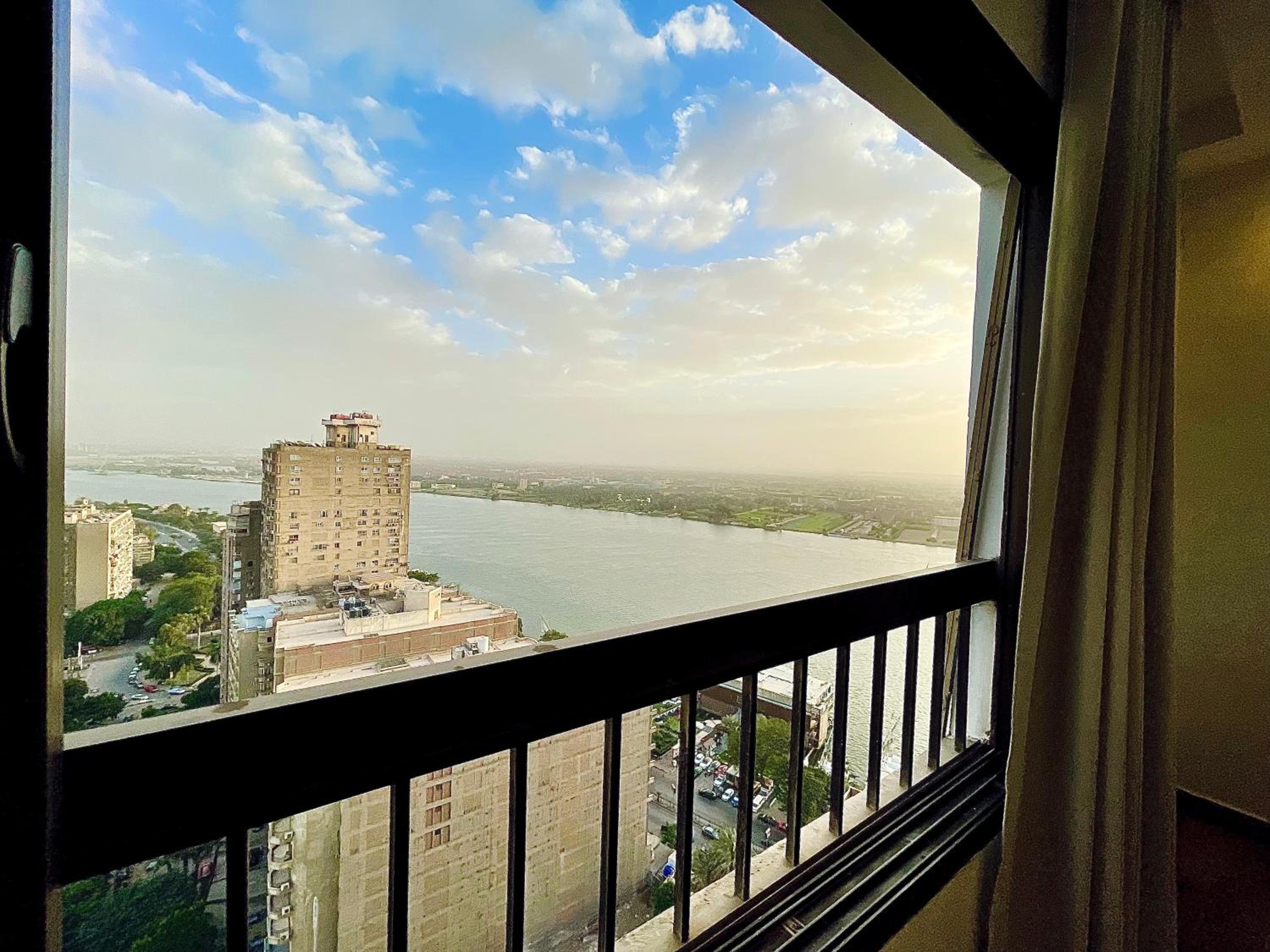 2 Bdrs Madii corniche apartment