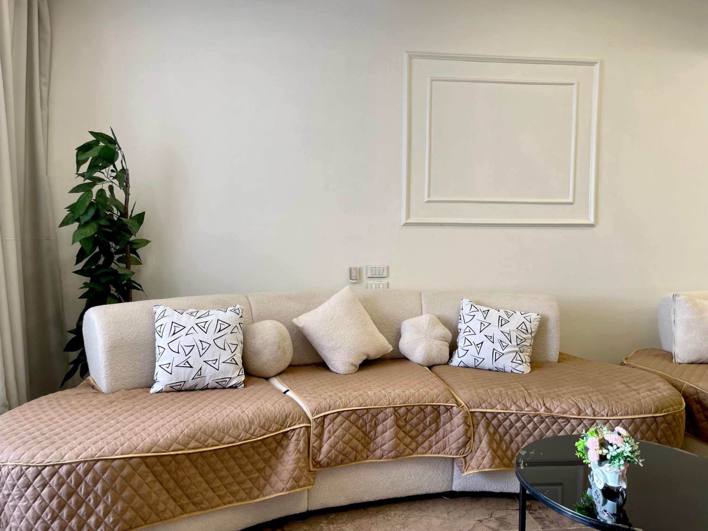 2 Bdrs Madii corniche apartment