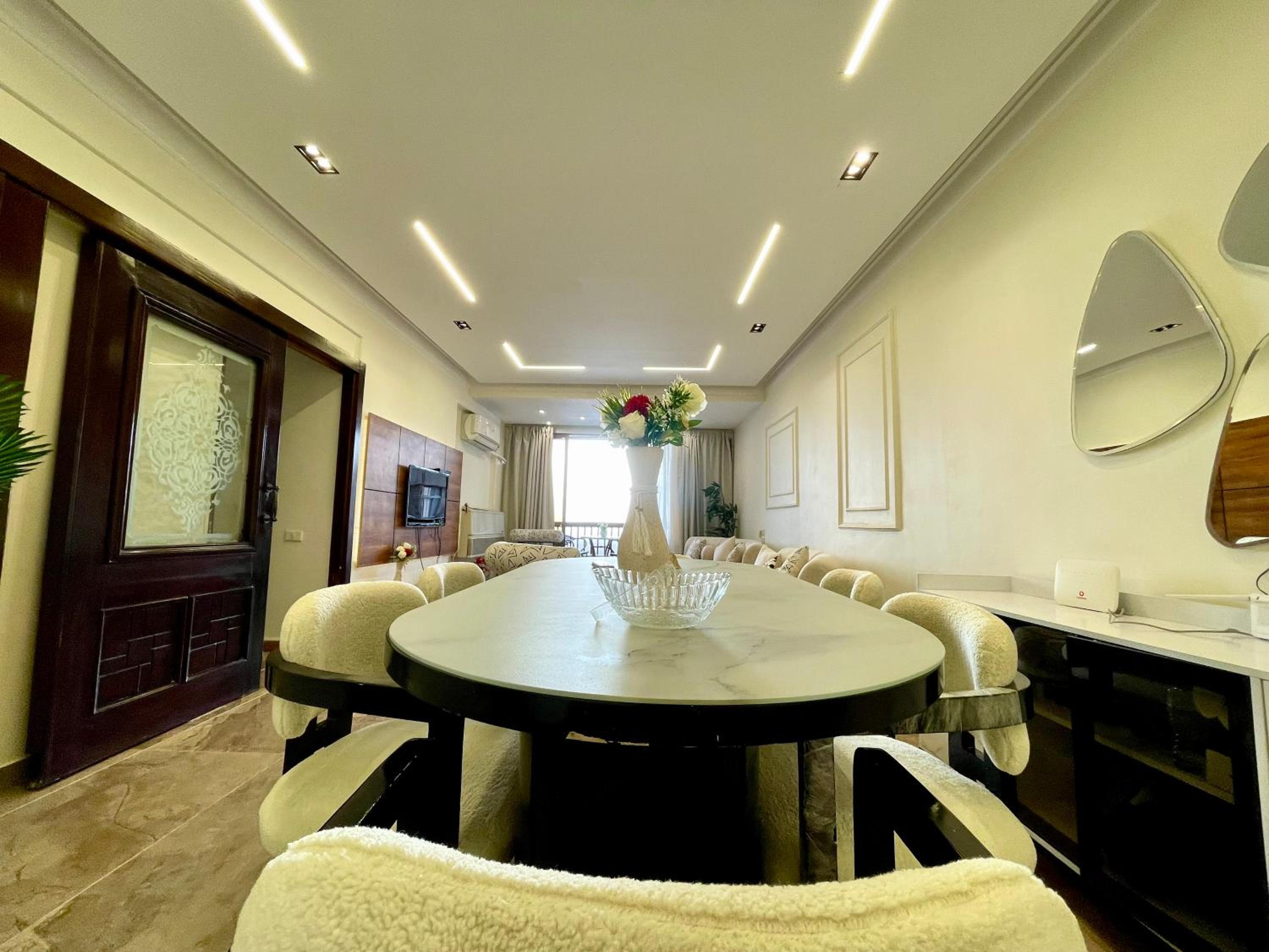 2 Bdrs Madii corniche apartment