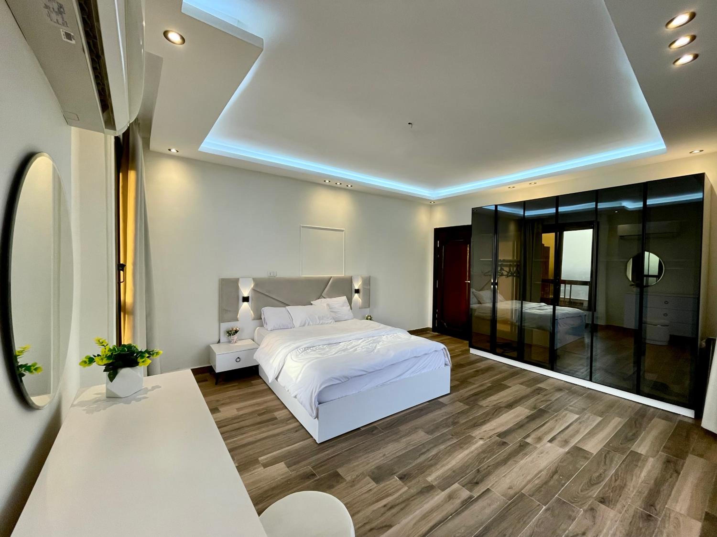 2 Bdrs Madii corniche apartment