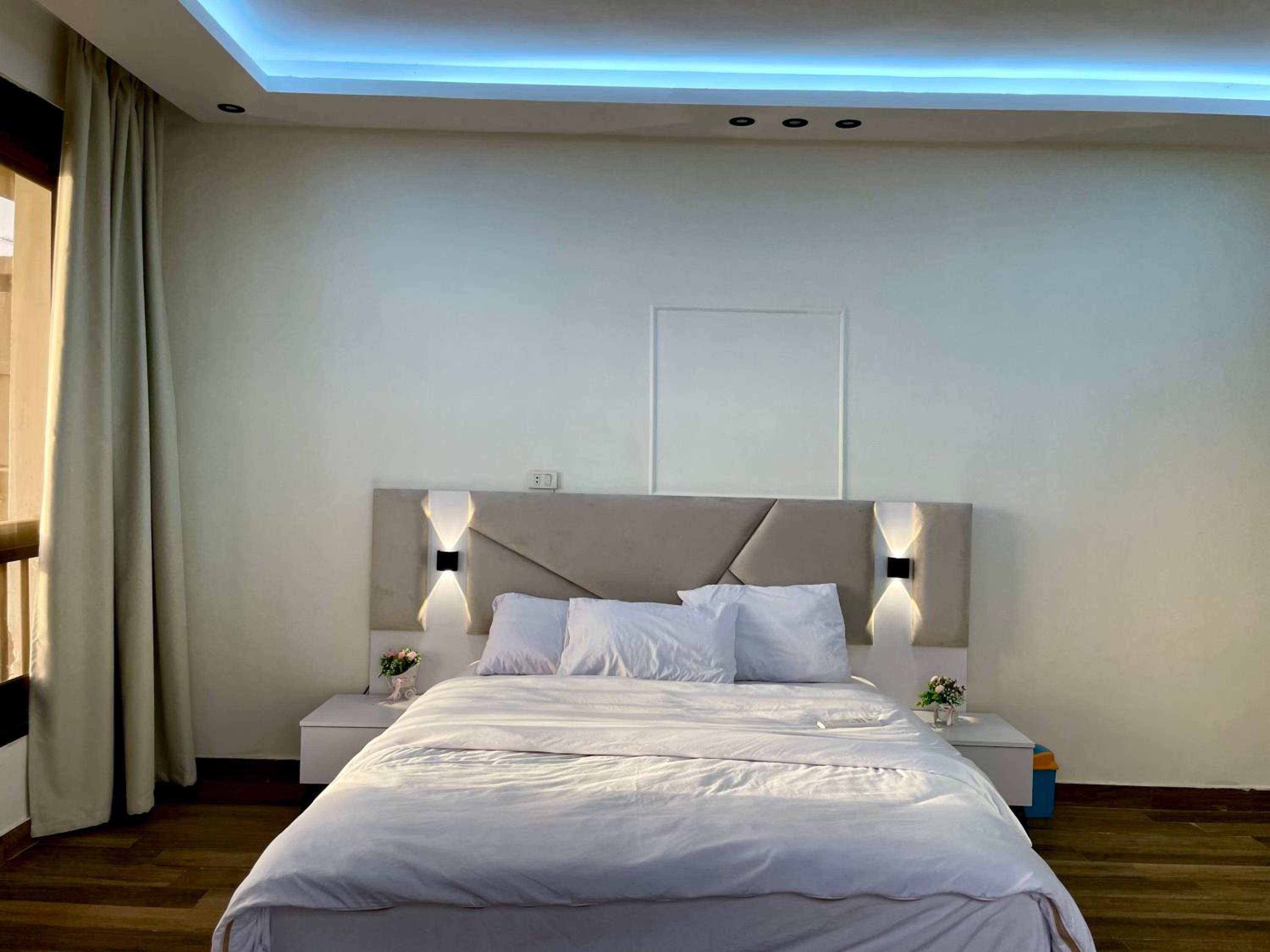 2 Bdrs Madii corniche apartment