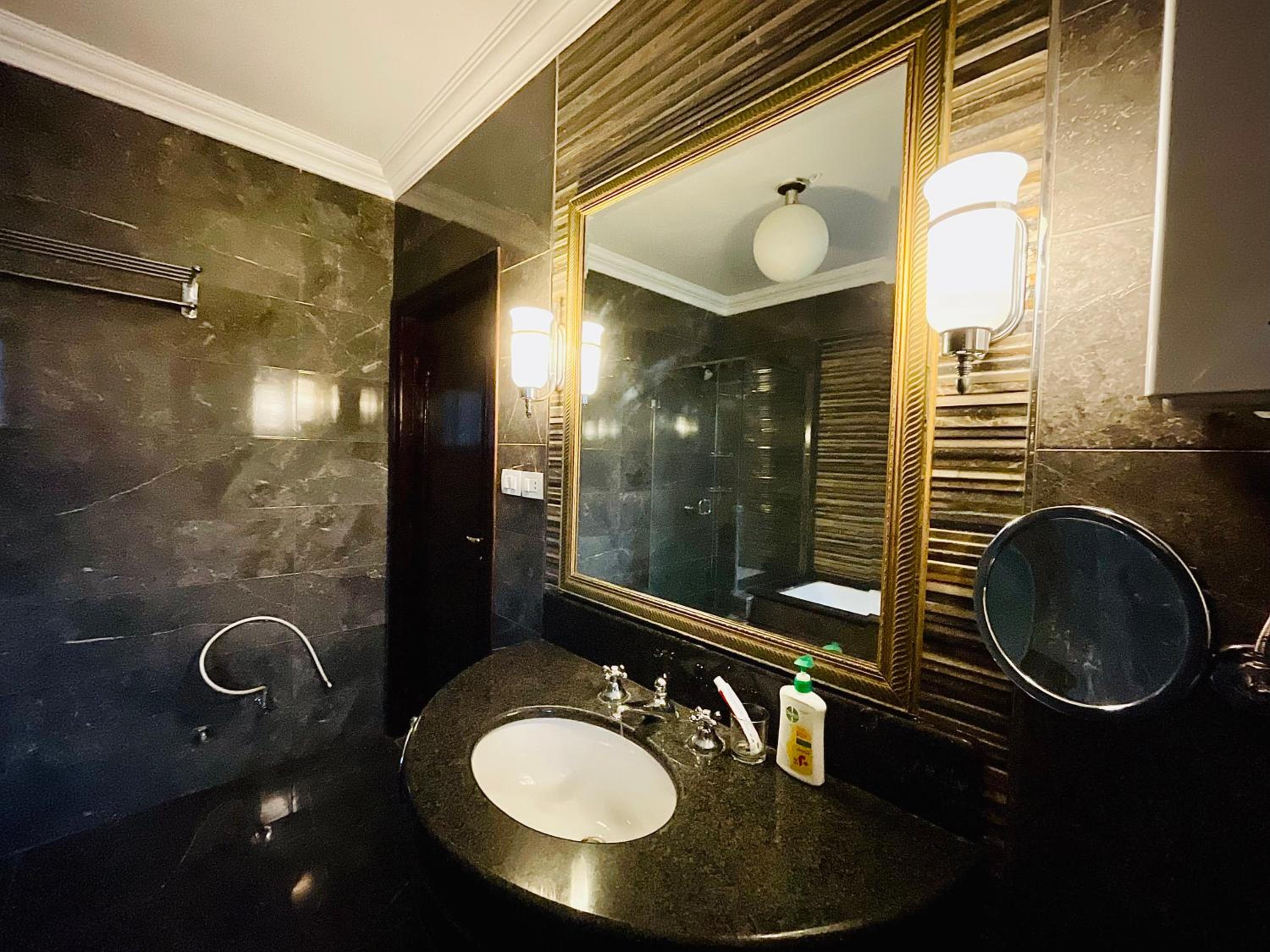 2 Bdrs Madii corniche apartment