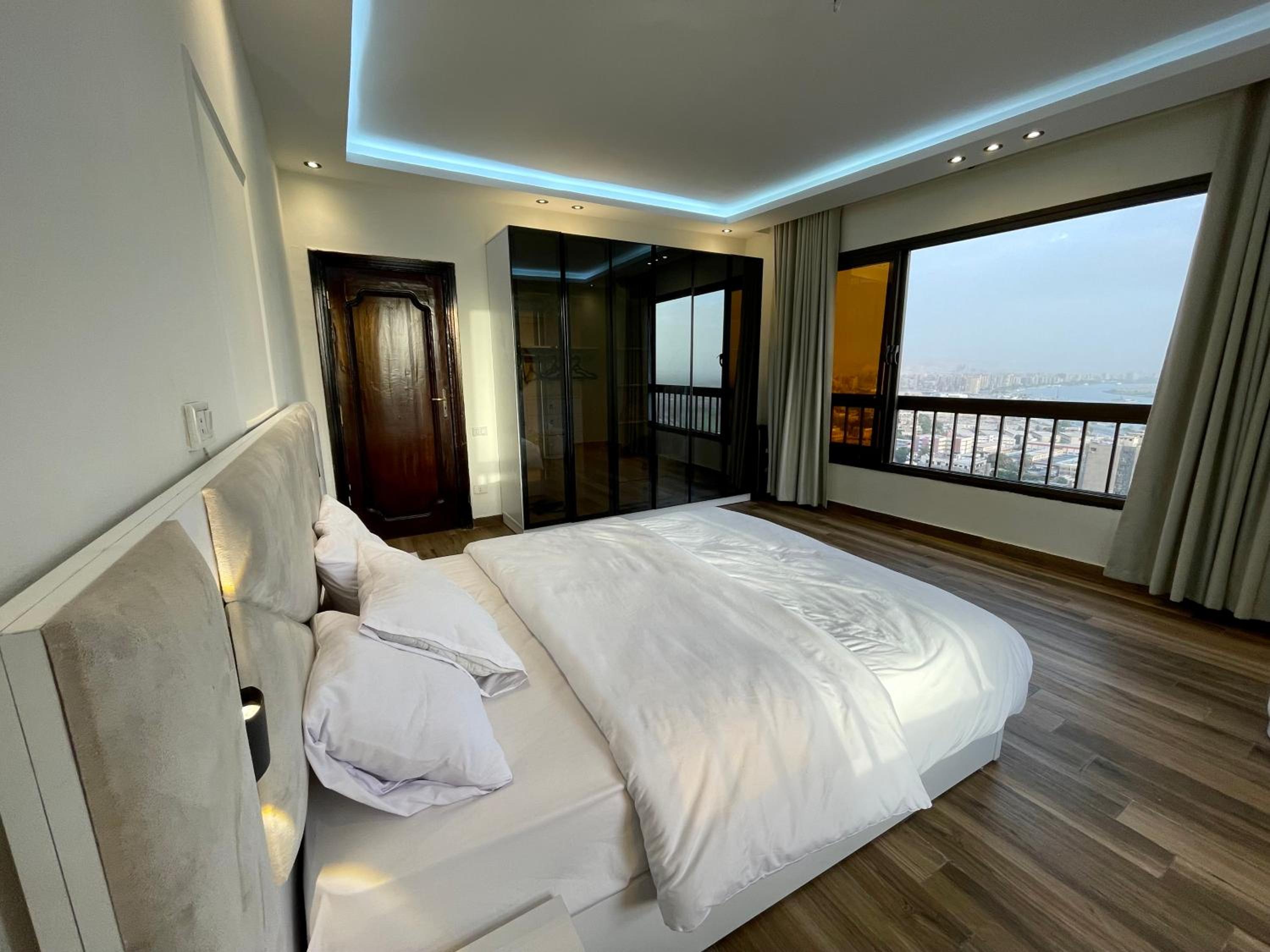 2 Bdrs Madii corniche apartment
