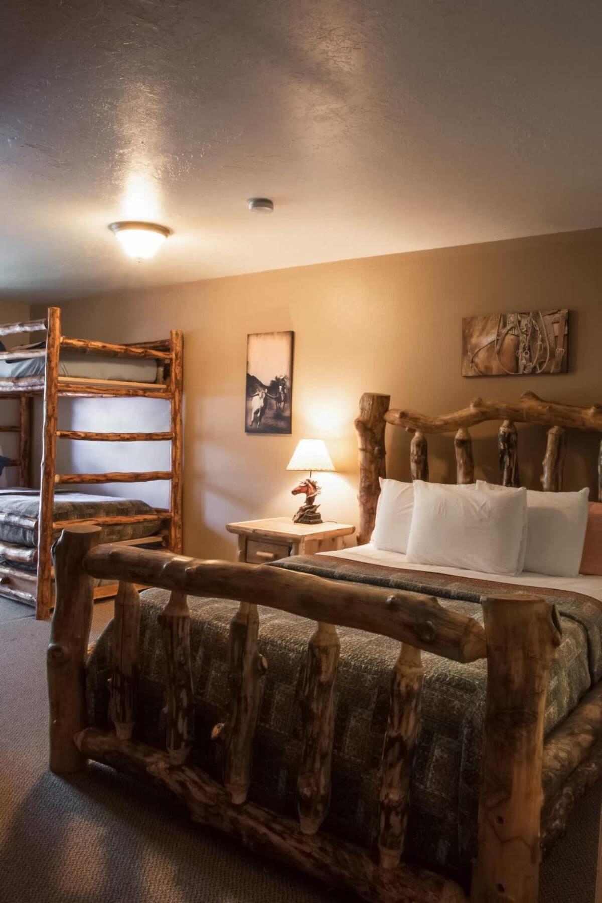 Deck Room with 2 queen beds view 5