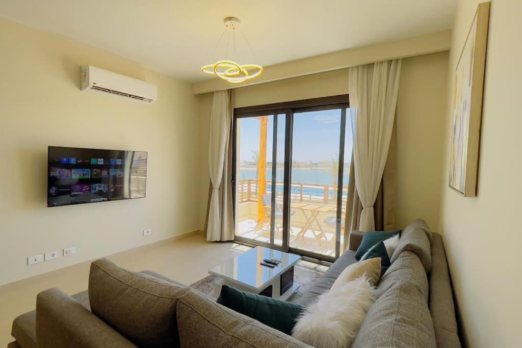 Ollystays Lagoon & Pool Views, Shedwan 1BR, Near Abu Tig ! view 5