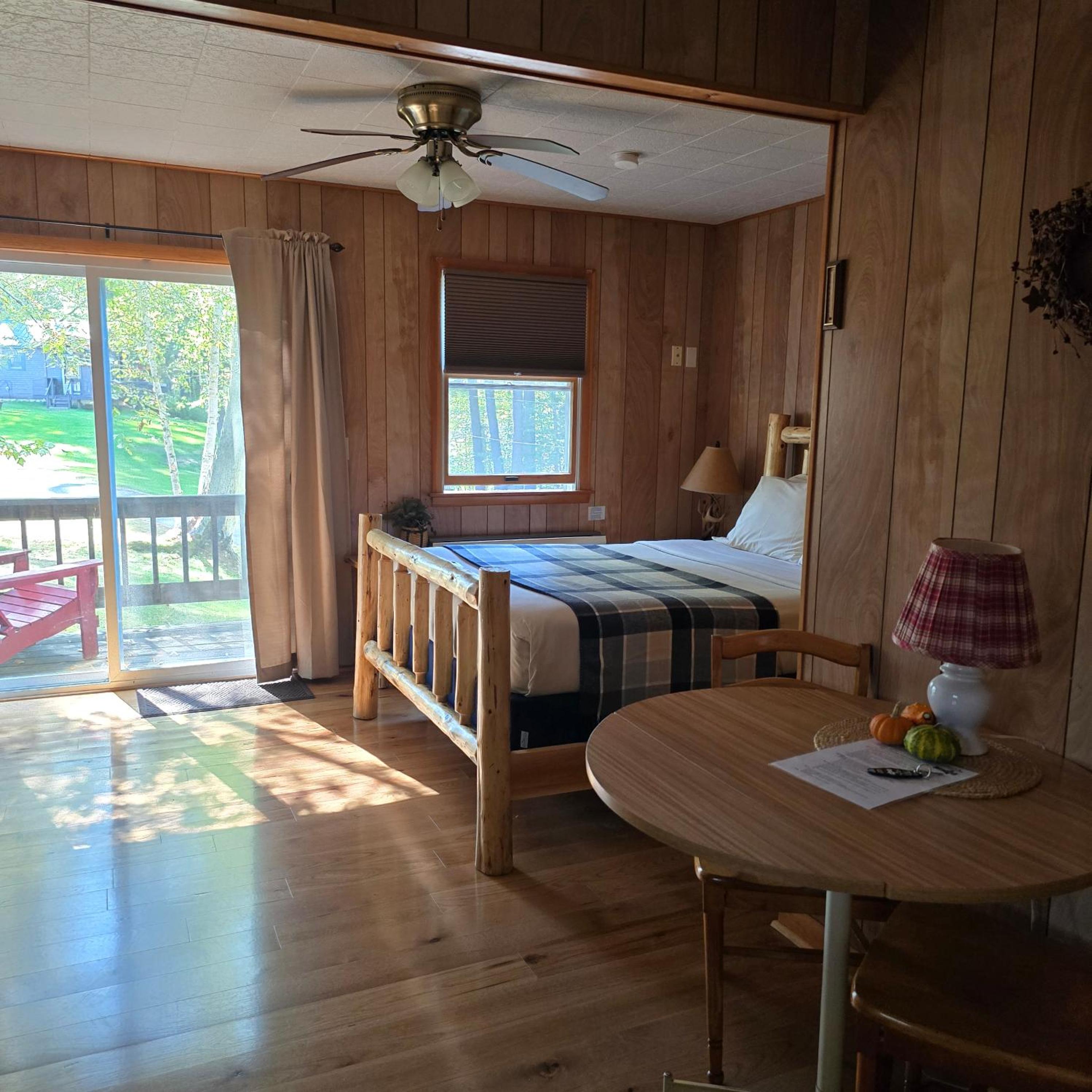 Paddler's Rest Lakeside Cabins and Motel view 4