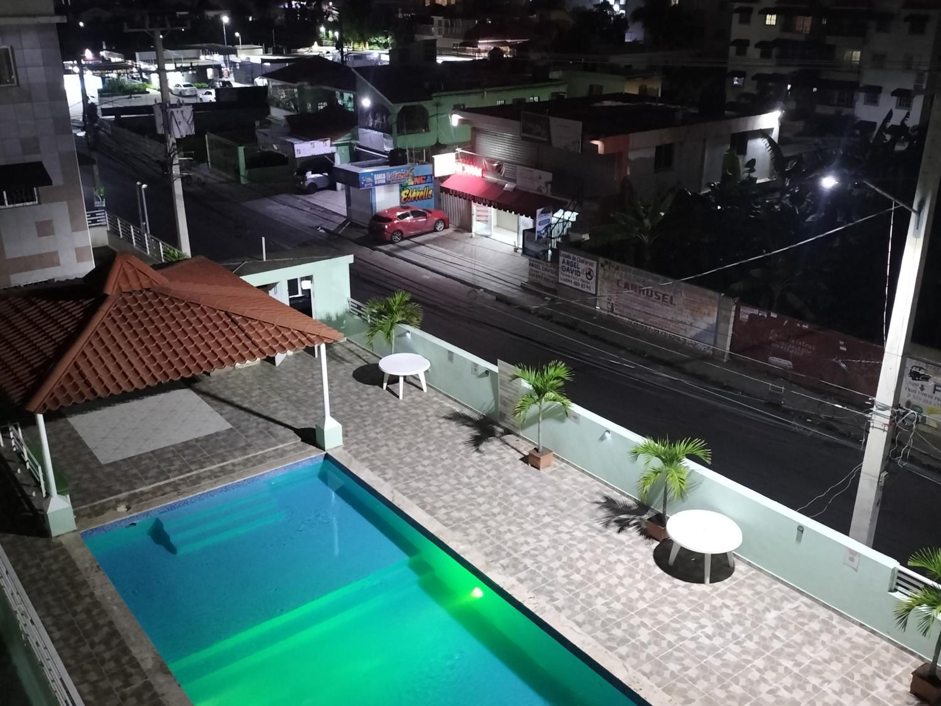 Apartamento con piscina, autopista de San Isidro