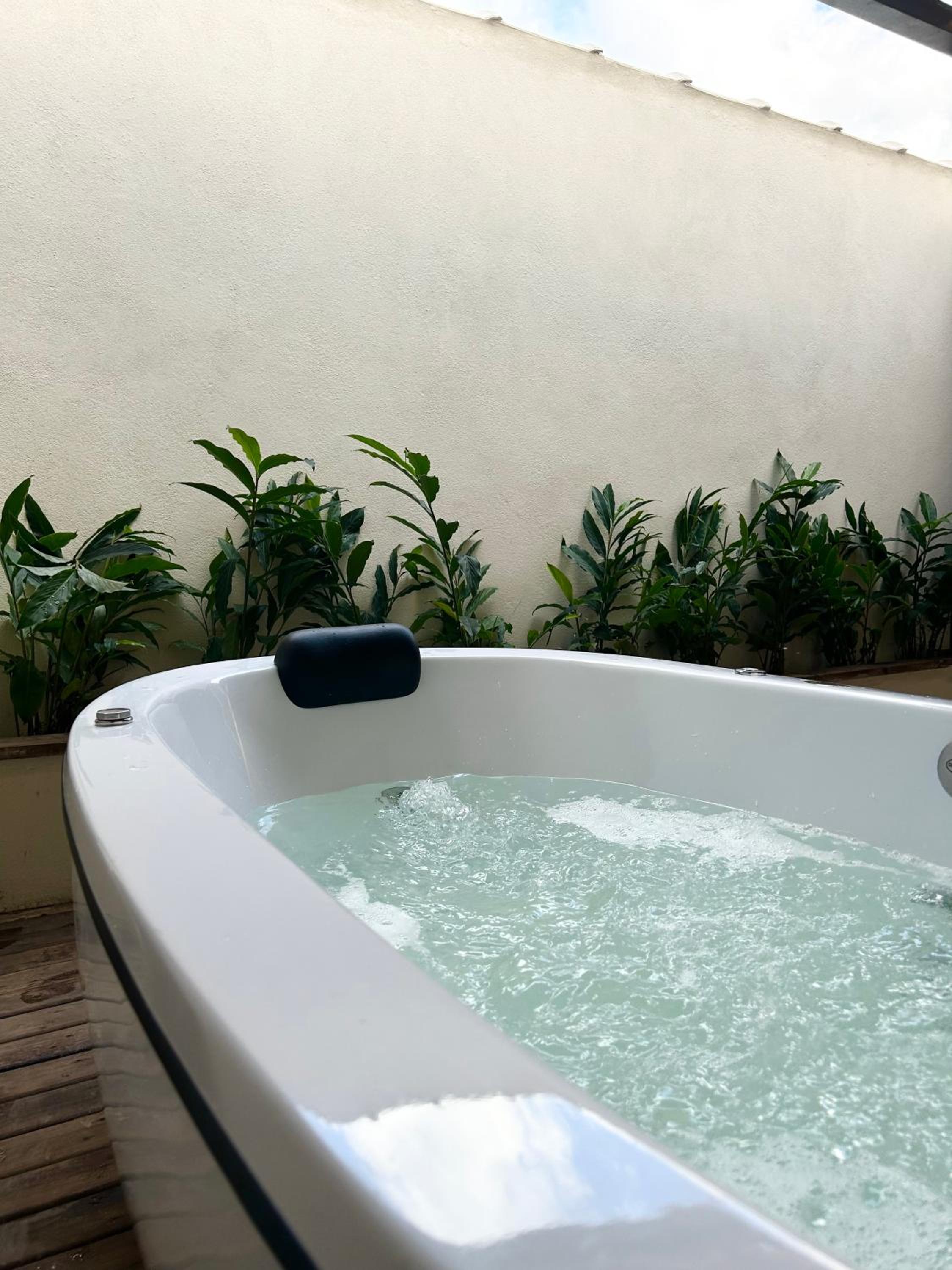 Estúdio com Banheira de Hidromassagem