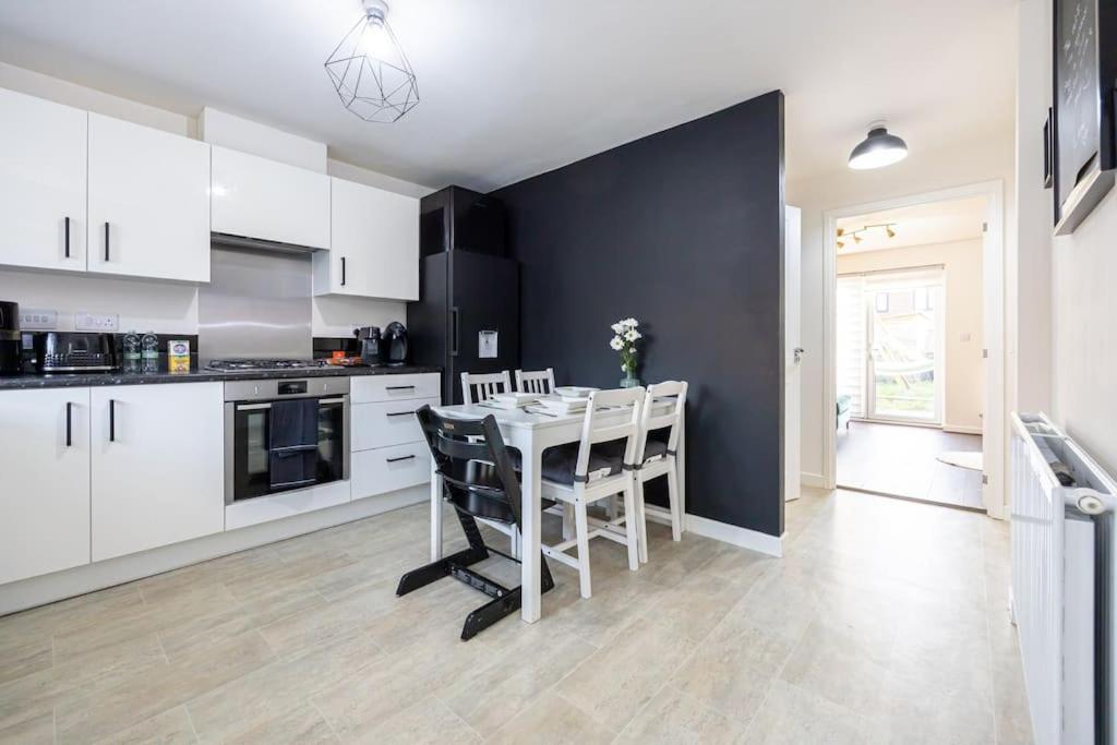 Trox Home - Cosy Vibes - FREE Parking - Zero Fuss view 5