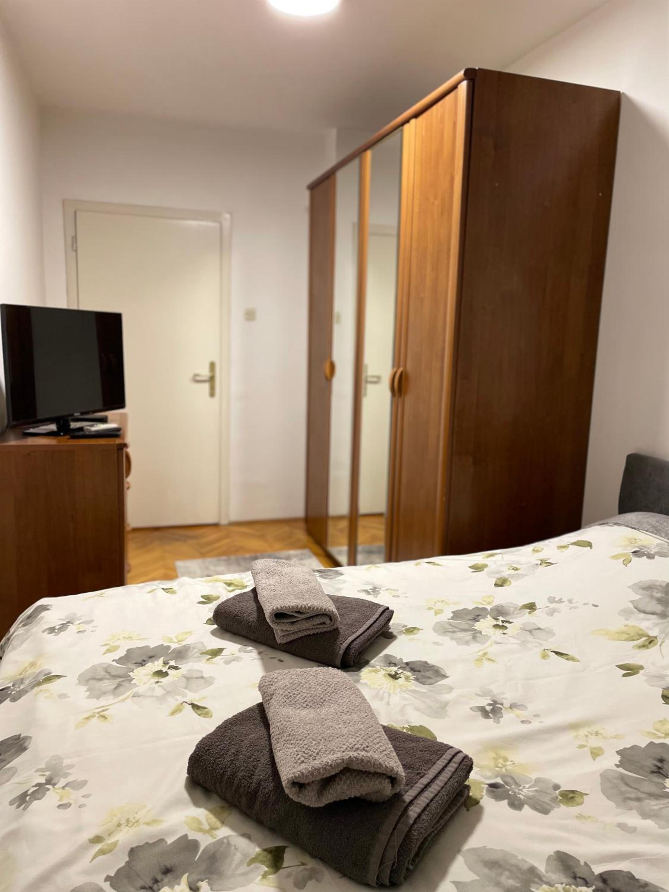City Centre Comfort Apartment - Free Parking