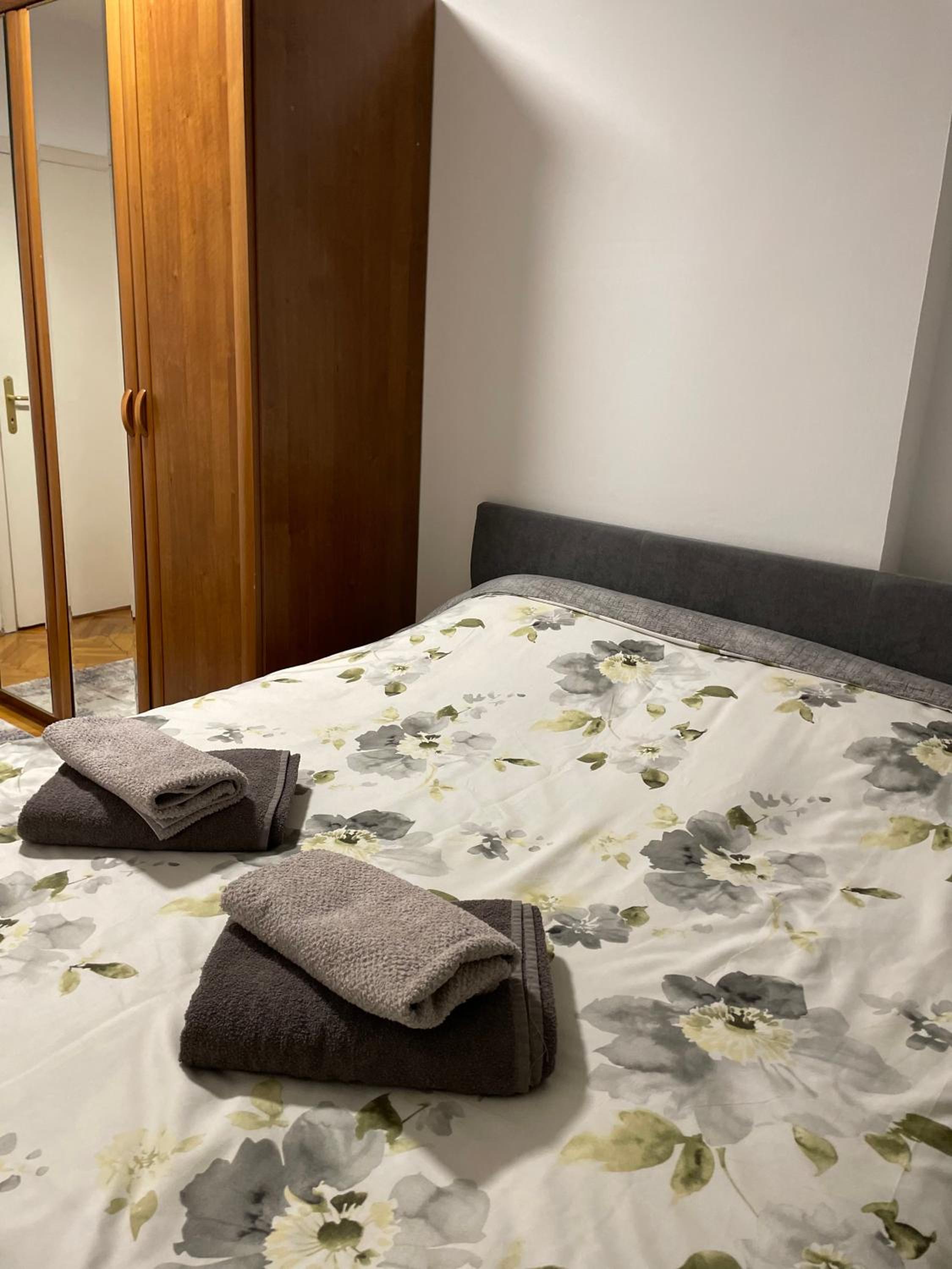 City Centre Comfort Apartment - Free Parking