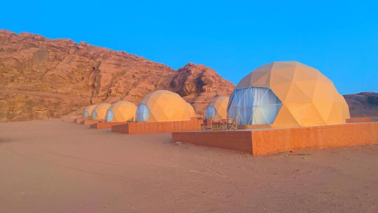 Panorama bubble camp