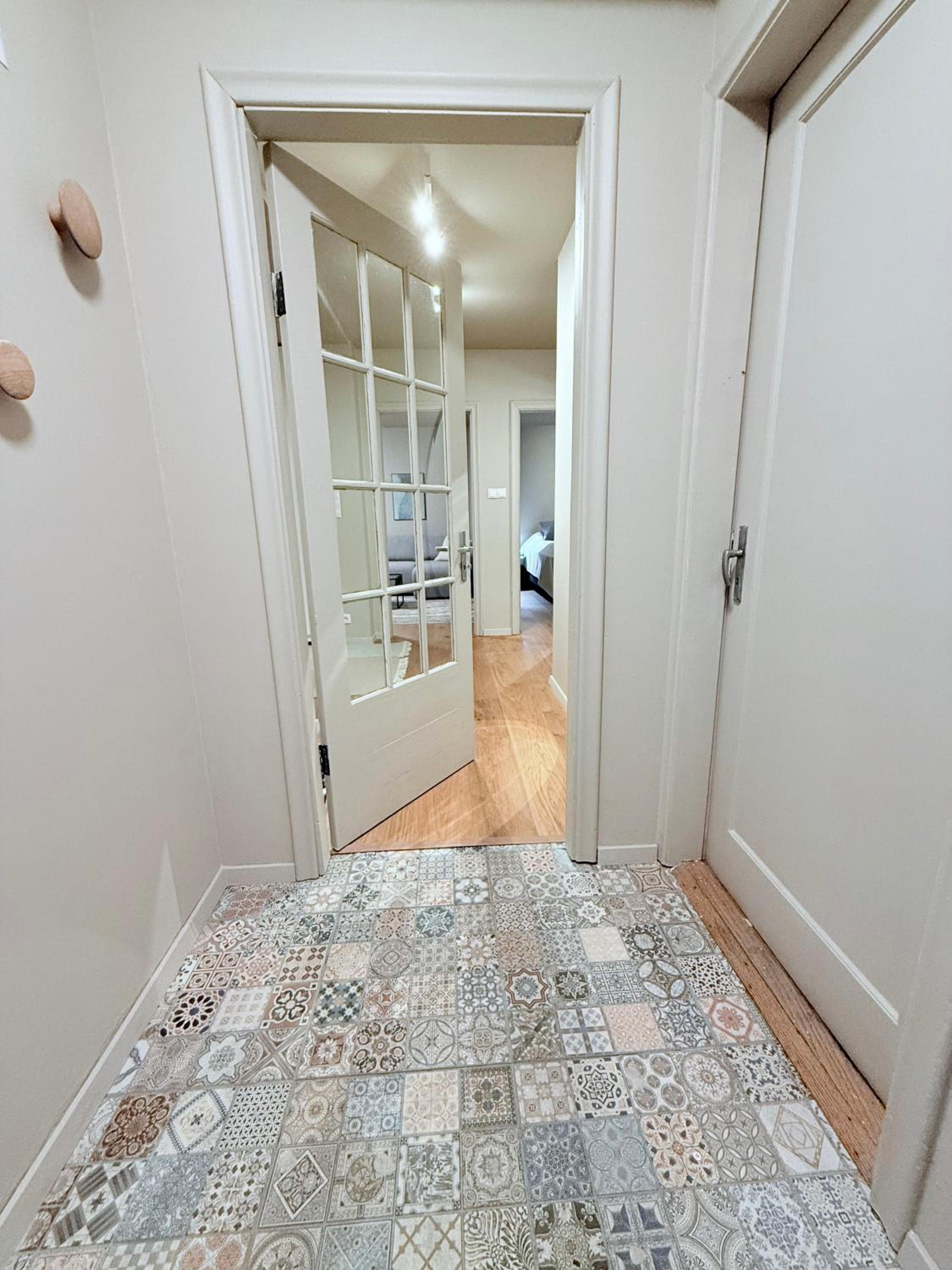 Cozy Apartment , Sleeps 4, 10 Min to Reykjavík Downtown, Family-Friendly view 3