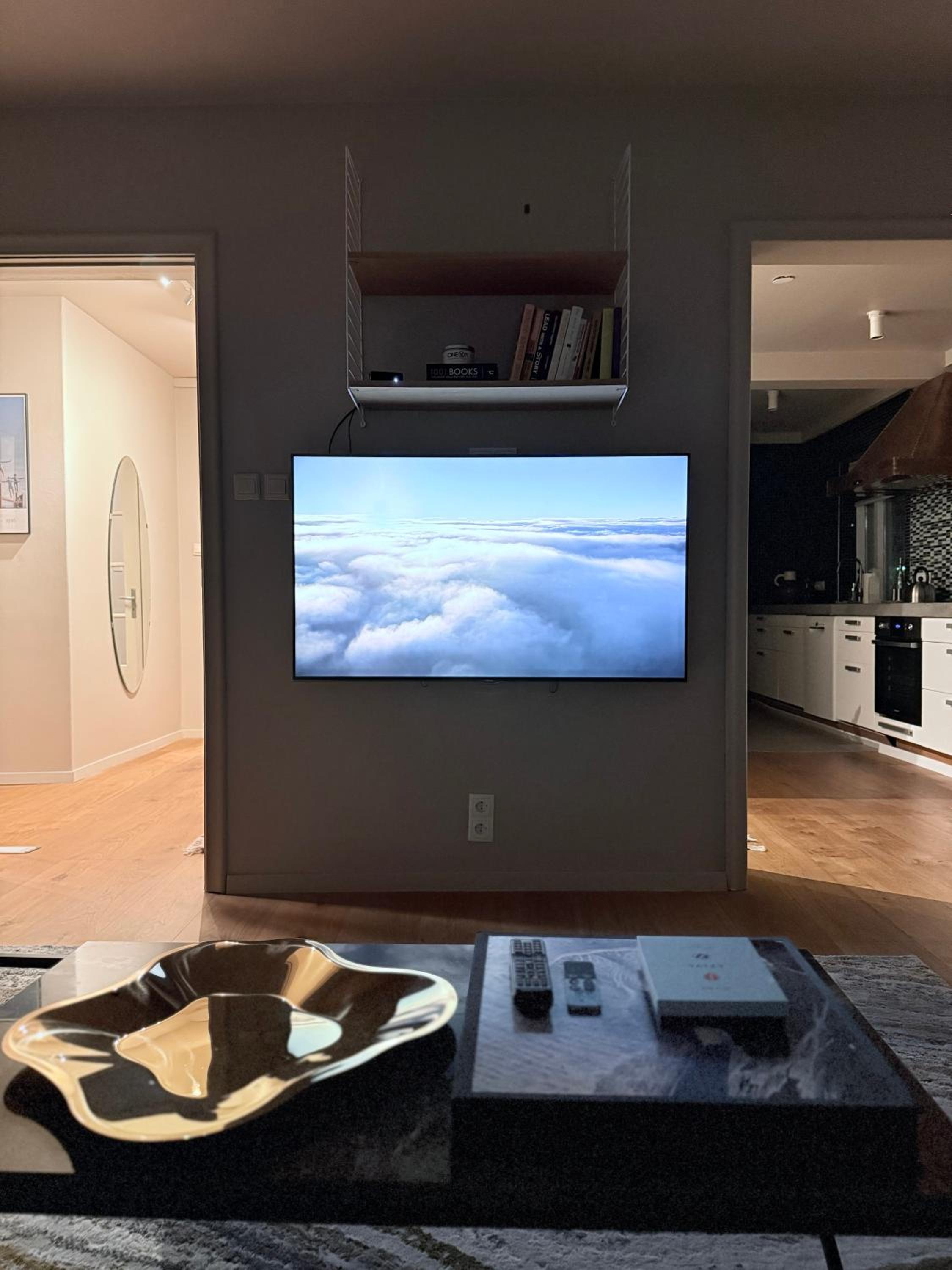 Cozy Apartment , Sleeps 4, 10 Min to Reykjavík Downtown, Family-Friendly view 2