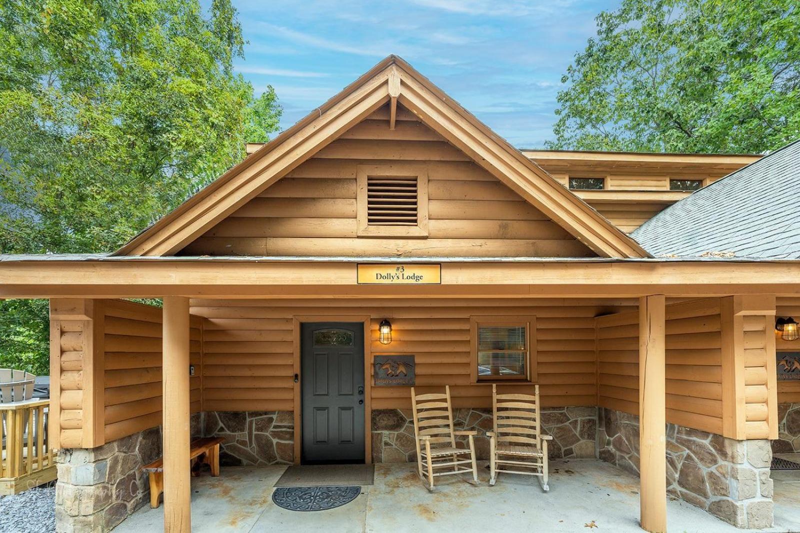 Dolly's Lodge # 3