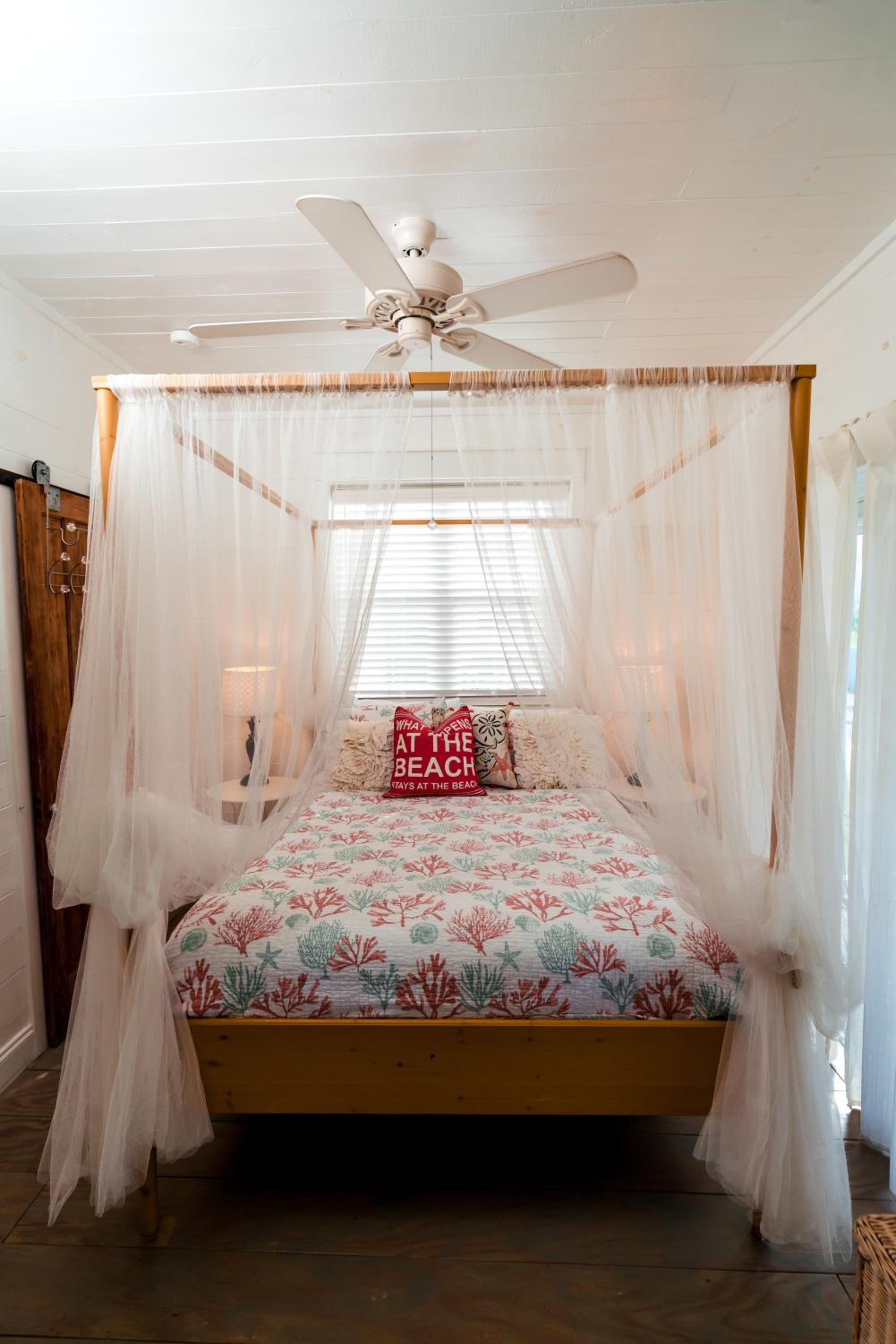 Island Vibe By the Sea