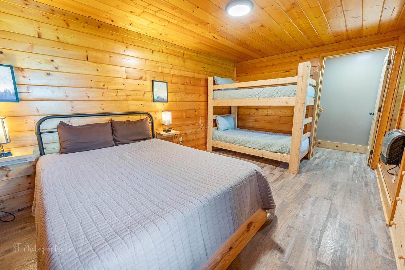 Dolly's Lodge # 3