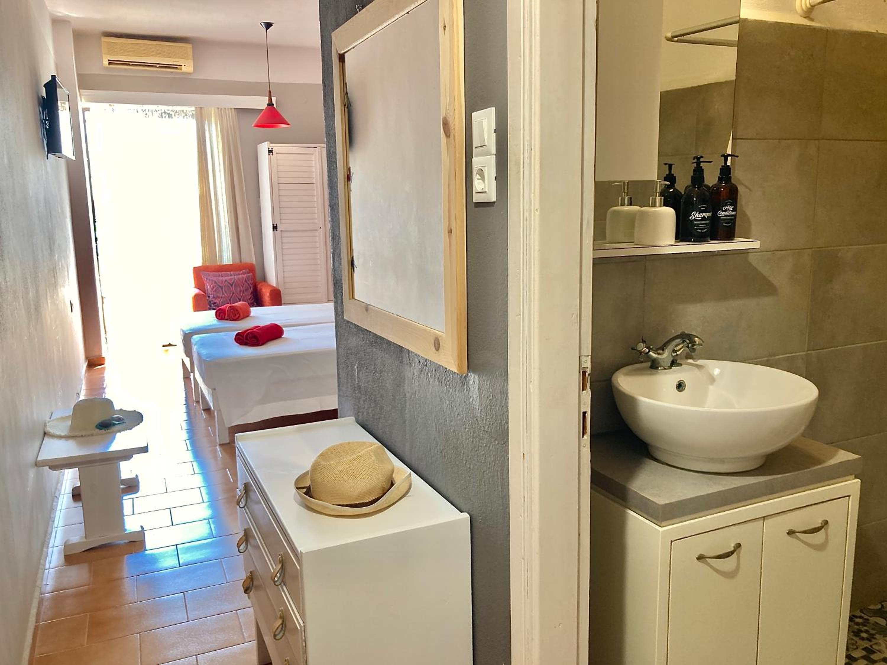 Eleana Apartments