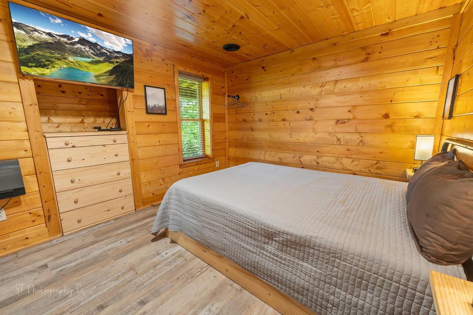 Dolly's Lodge # 3