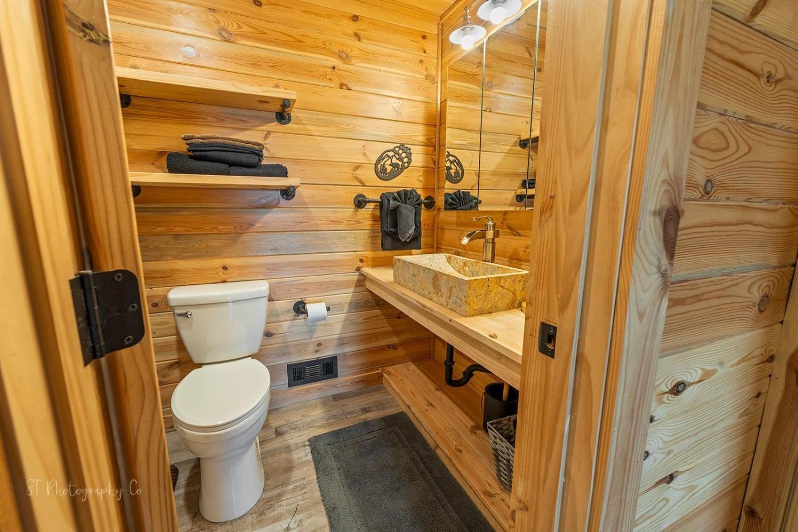 Dolly's Lodge # 3