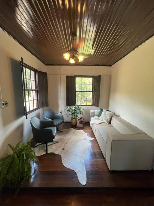 Chácara da Aráucária - sítio privativo com piscina, churrasqueira e área verde