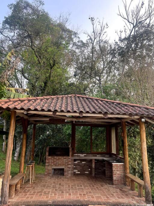 Chácara da Aráucária - sítio privativo com piscina, churrasqueira e área verde
