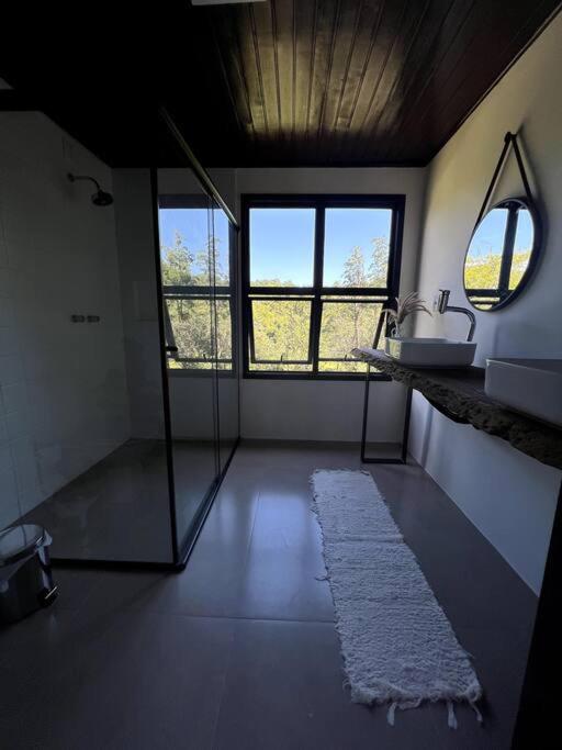 Chácara da Aráucária - sítio privativo com piscina, churrasqueira e área verde