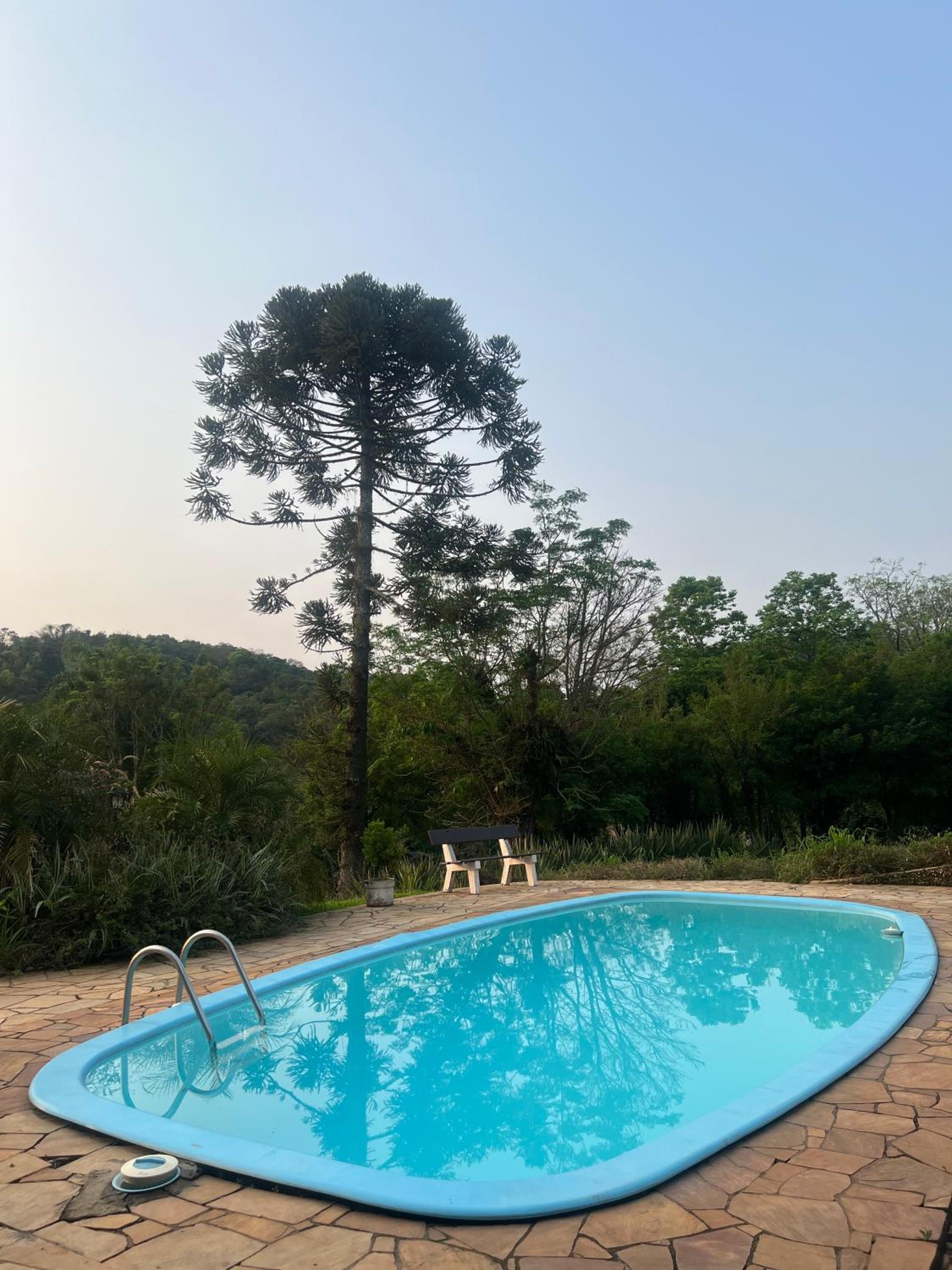 Chácara da Aráucária - sítio privativo com piscina, churrasqueira e área verde