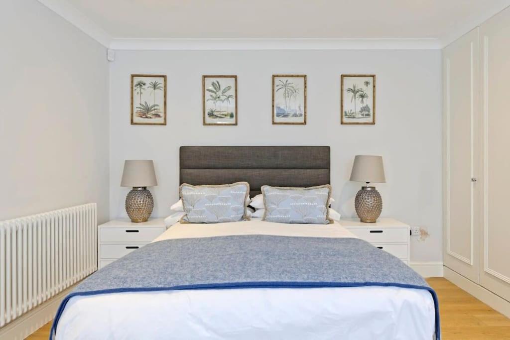 Large 2 Bedroom Kensington - CheckProfile view 5