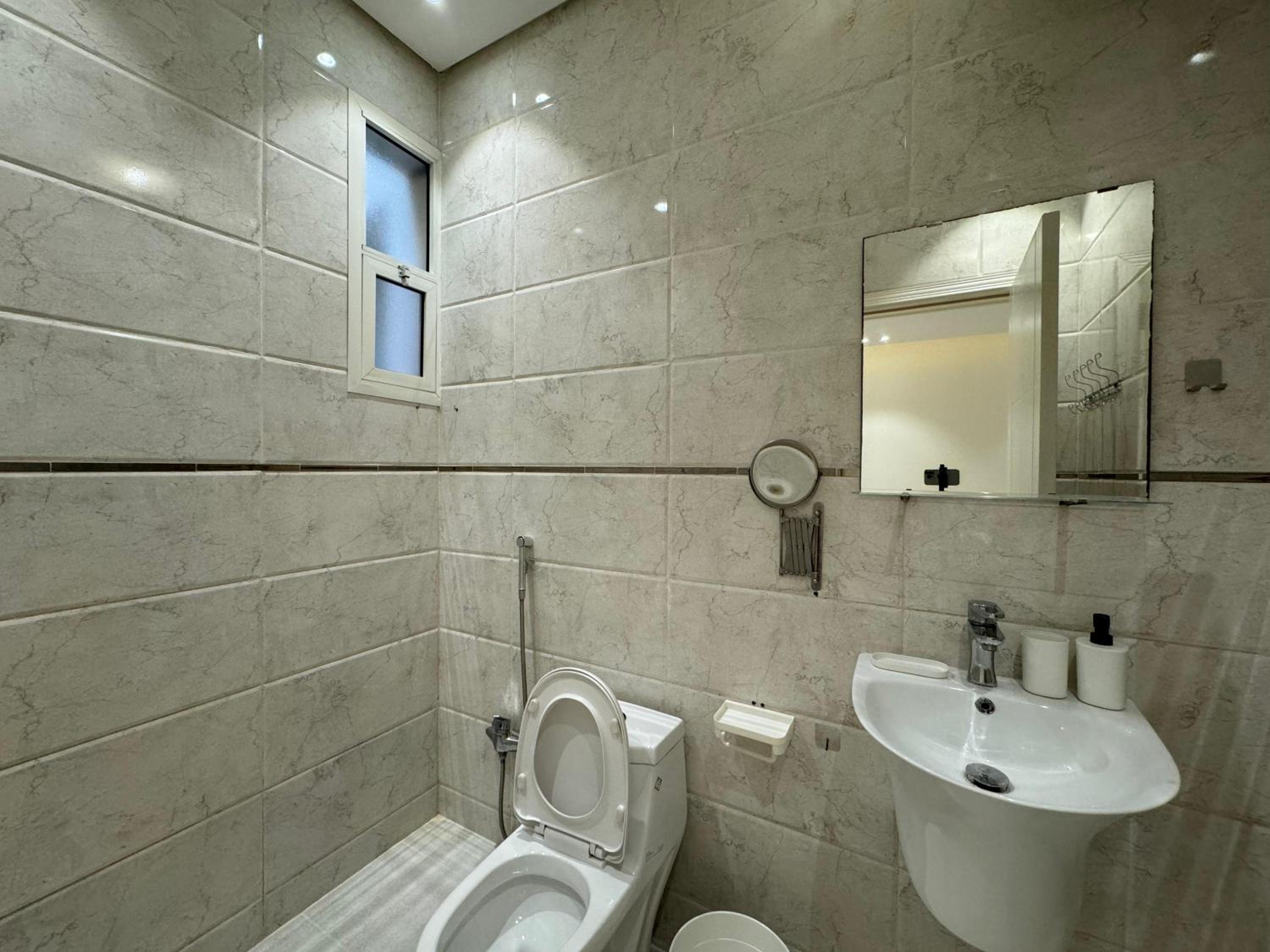 Apartment with Private Entrance - 1A