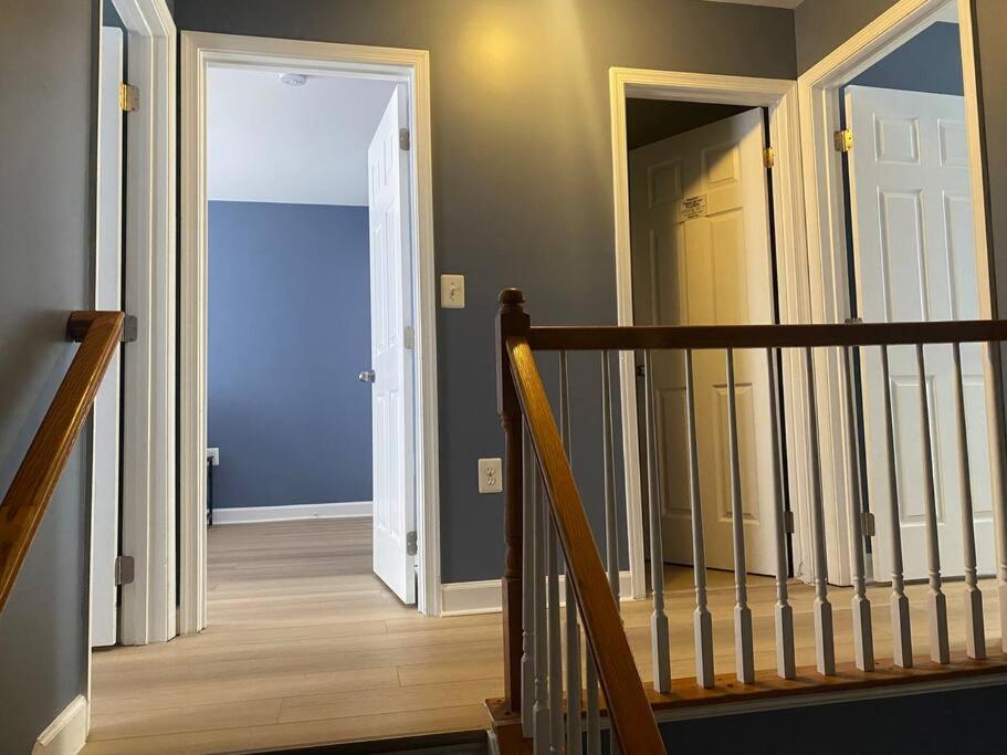 Entire NW Stadium home with pool table and parking, photo 16