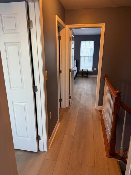 Entire NW Stadium home with pool table and parking, photo 29