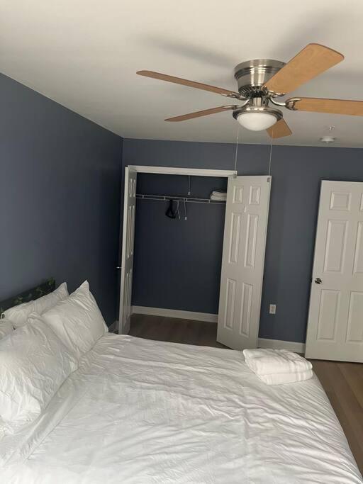 Entire NW Stadium home with pool table and parking, photo 38