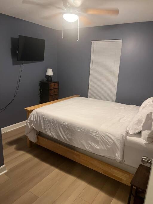 Entire NW Stadium home with pool table and parking, photo 51