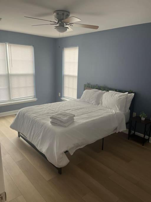 Entire NW Stadium home with pool table and parking, photo 19