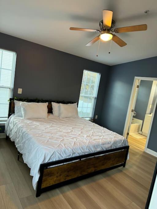 Entire NW Stadium home with pool table and parking photo 4