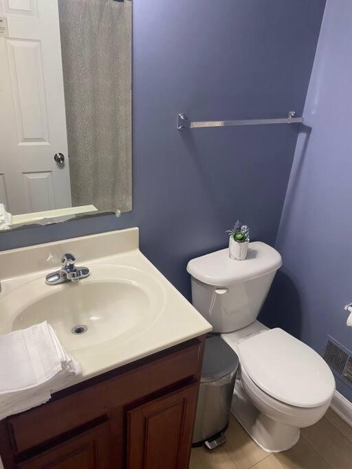 Entire NW Stadium home with pool table and parking, photo 46
