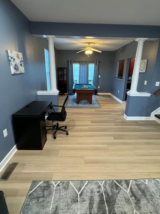 Entire NW Stadium home with pool table and parking, photo 28