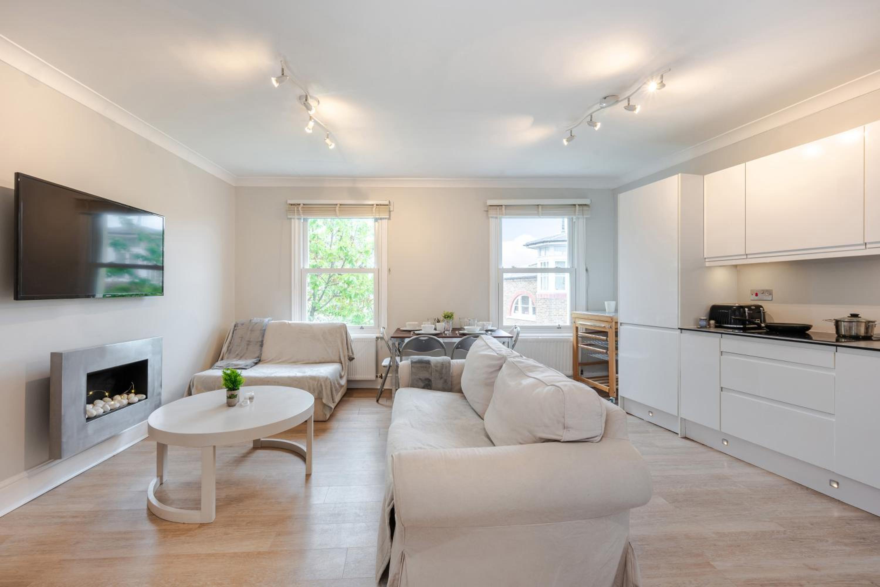 Cosy 2 Bed in Kensington Olympia