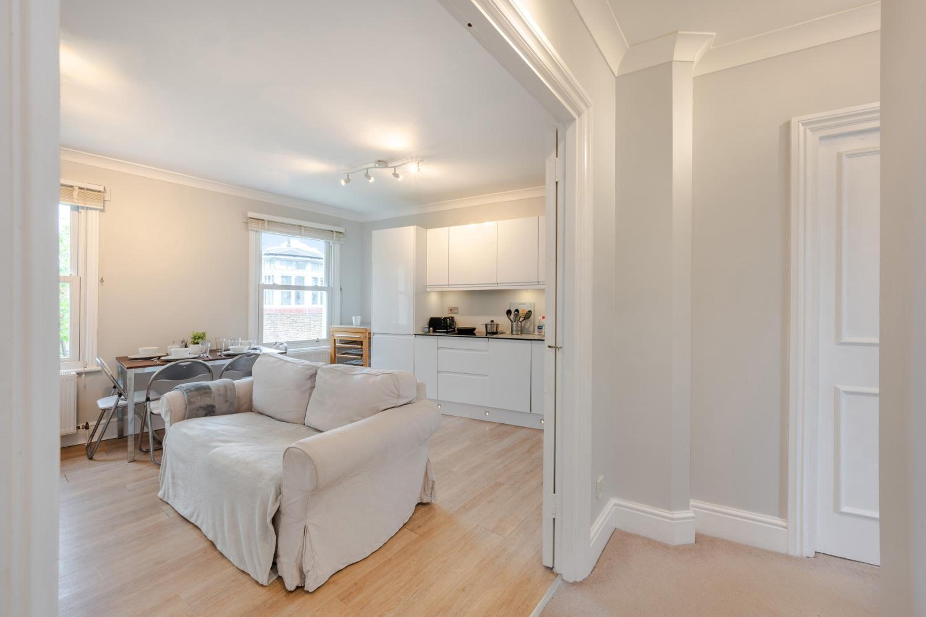 Cosy 2 Bed in Kensington Olympia