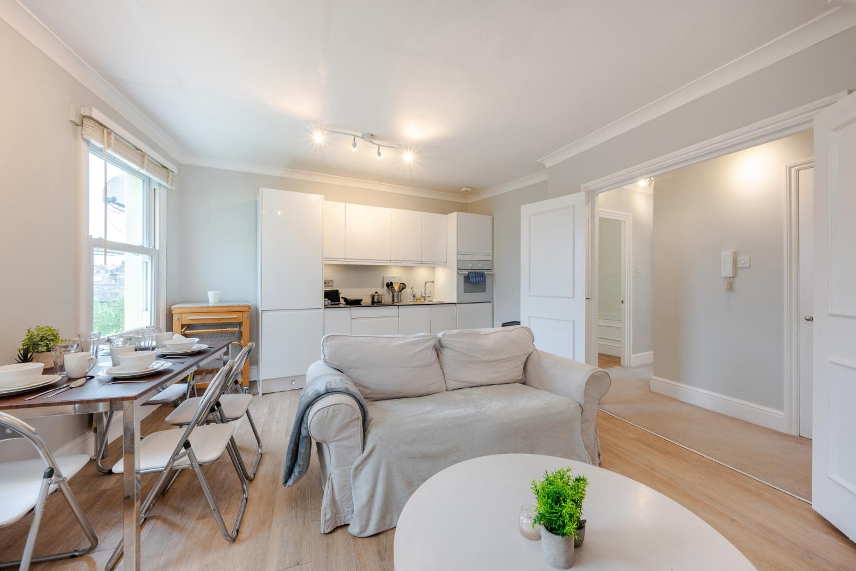 Cosy 2 Bed in Kensington Olympia