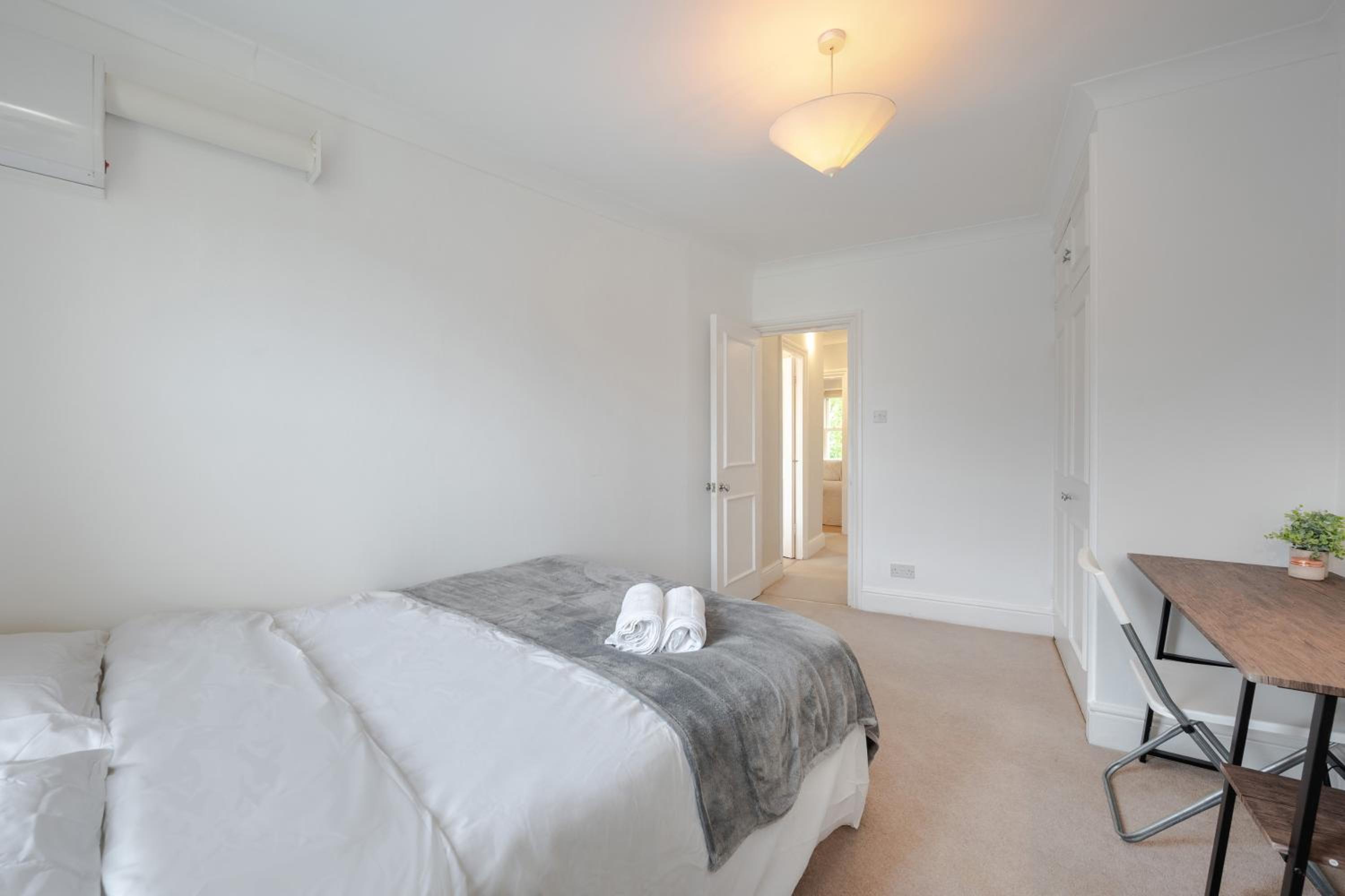 Cosy 2 Bed in Kensington Olympia
