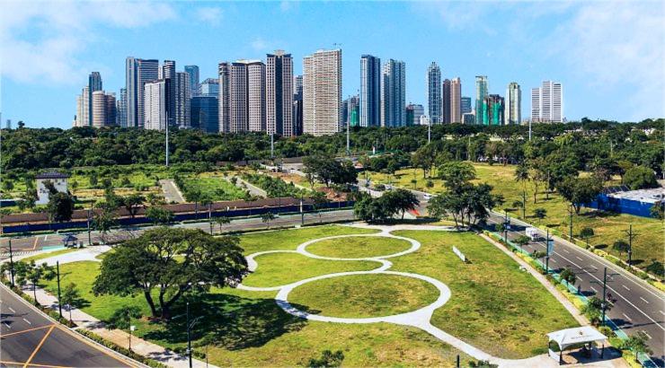 Heart of BGC view 4