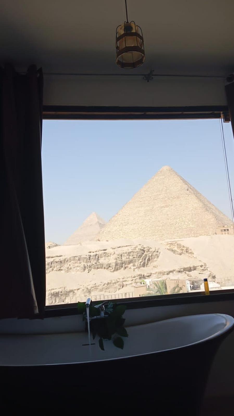 Sola Pyramids inn