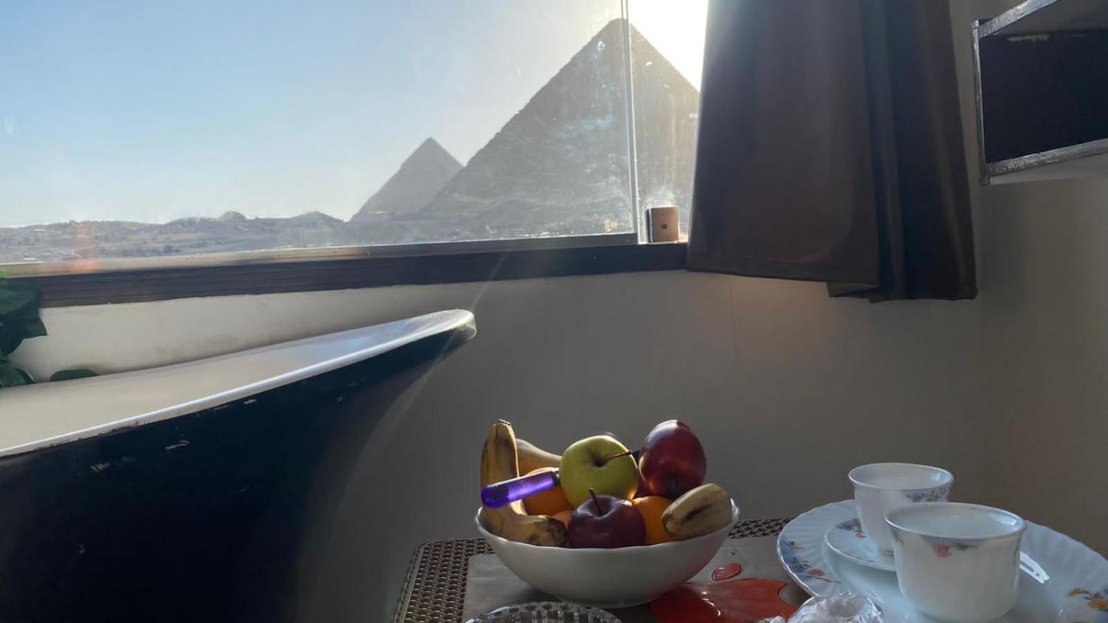 Sola Pyramids inn