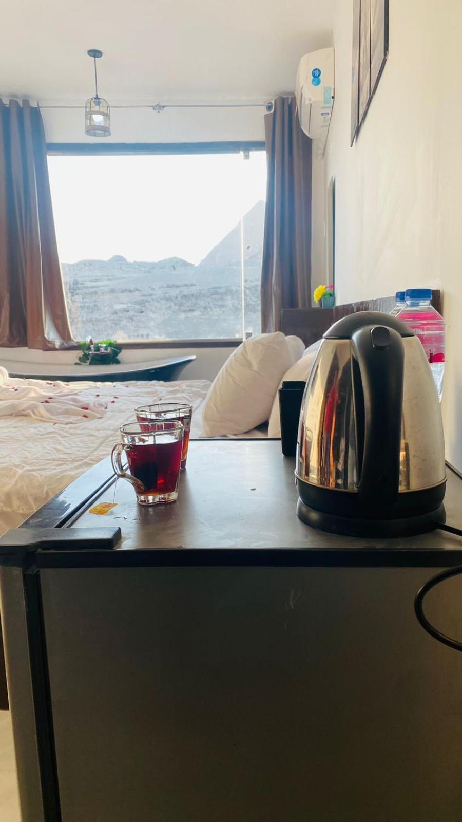 Sola Pyramids inn