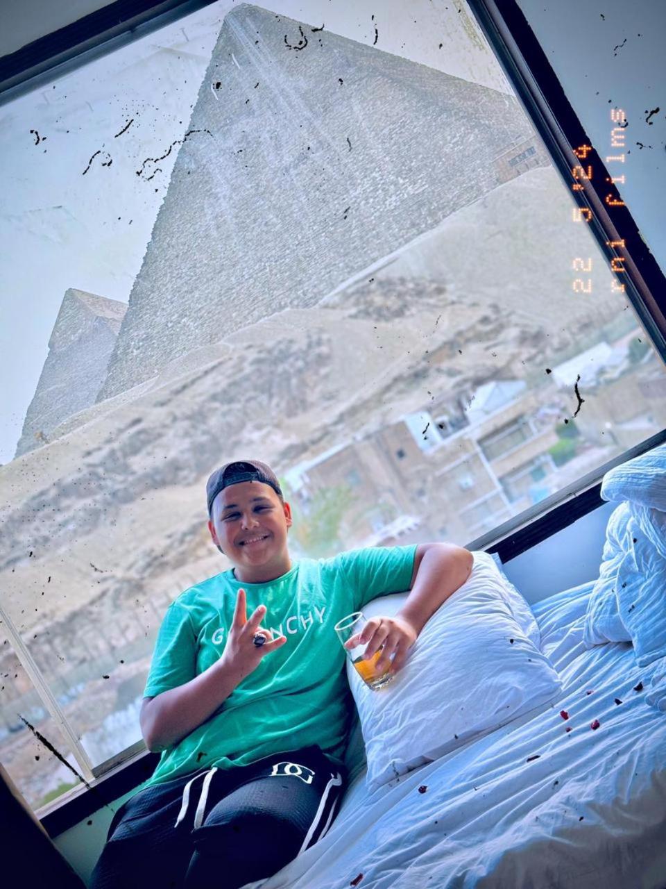 Sola Pyramids inn