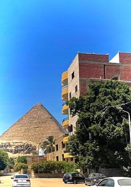 Sola Pyramids inn